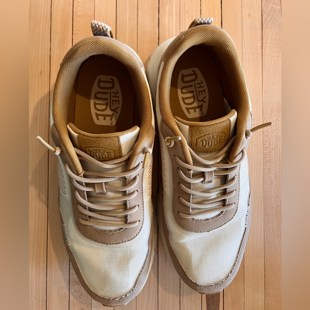 Hey Dude. Men's size 9, casual shoe